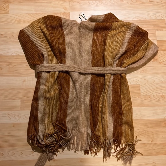 BEAUTIFUL, Abstract, oversized sweater poncho! - Picture 3 of 5